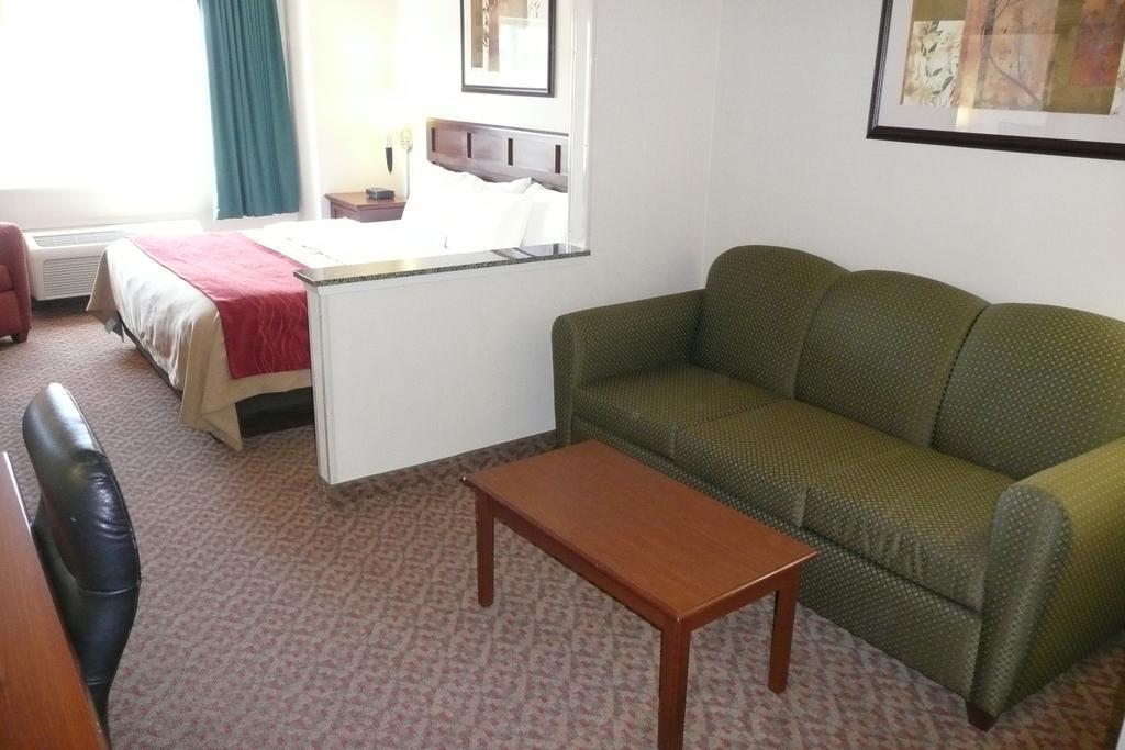 Comfort Inn Medford North Exterior photo