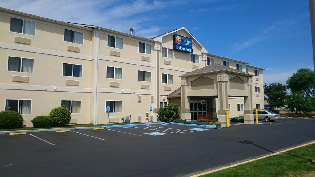 Comfort Inn Medford North Exterior photo
