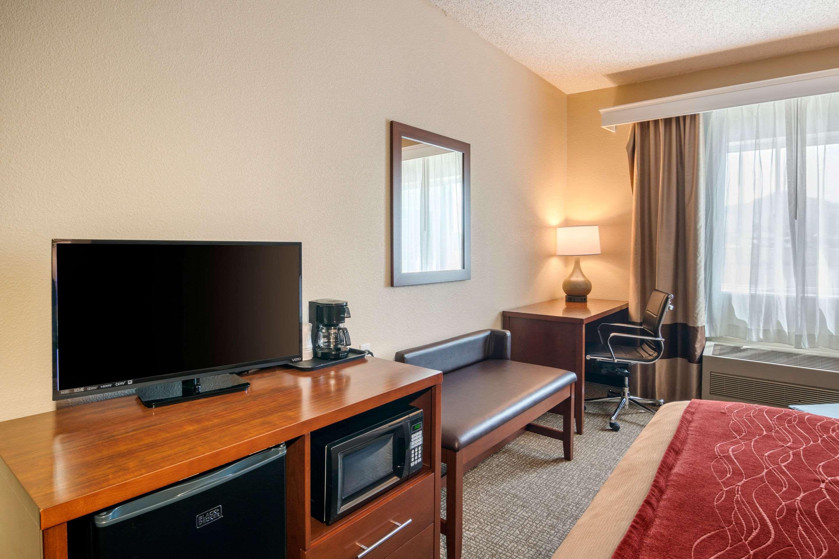 Comfort Inn Medford North Exterior photo