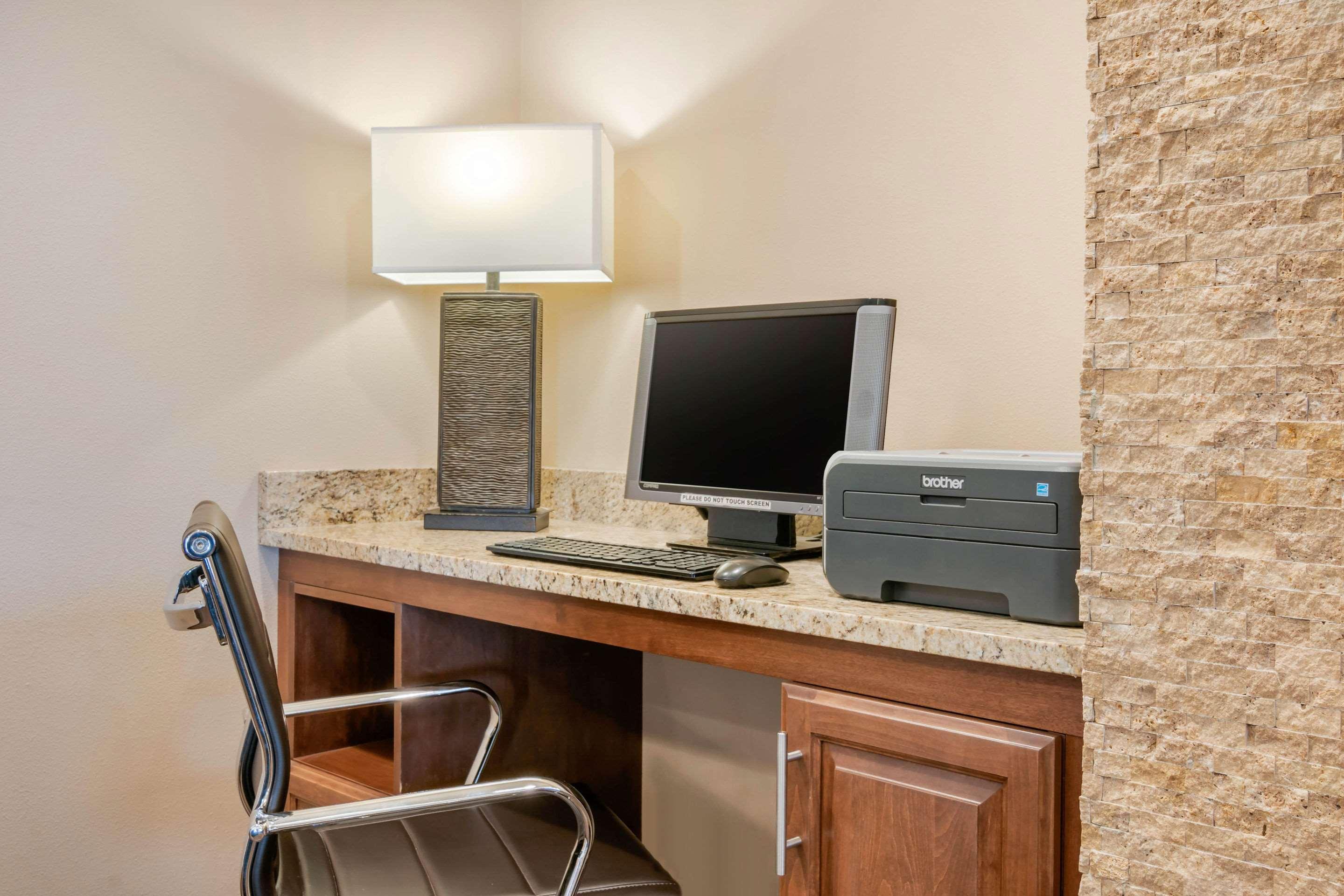 Comfort Inn Medford North Exterior photo