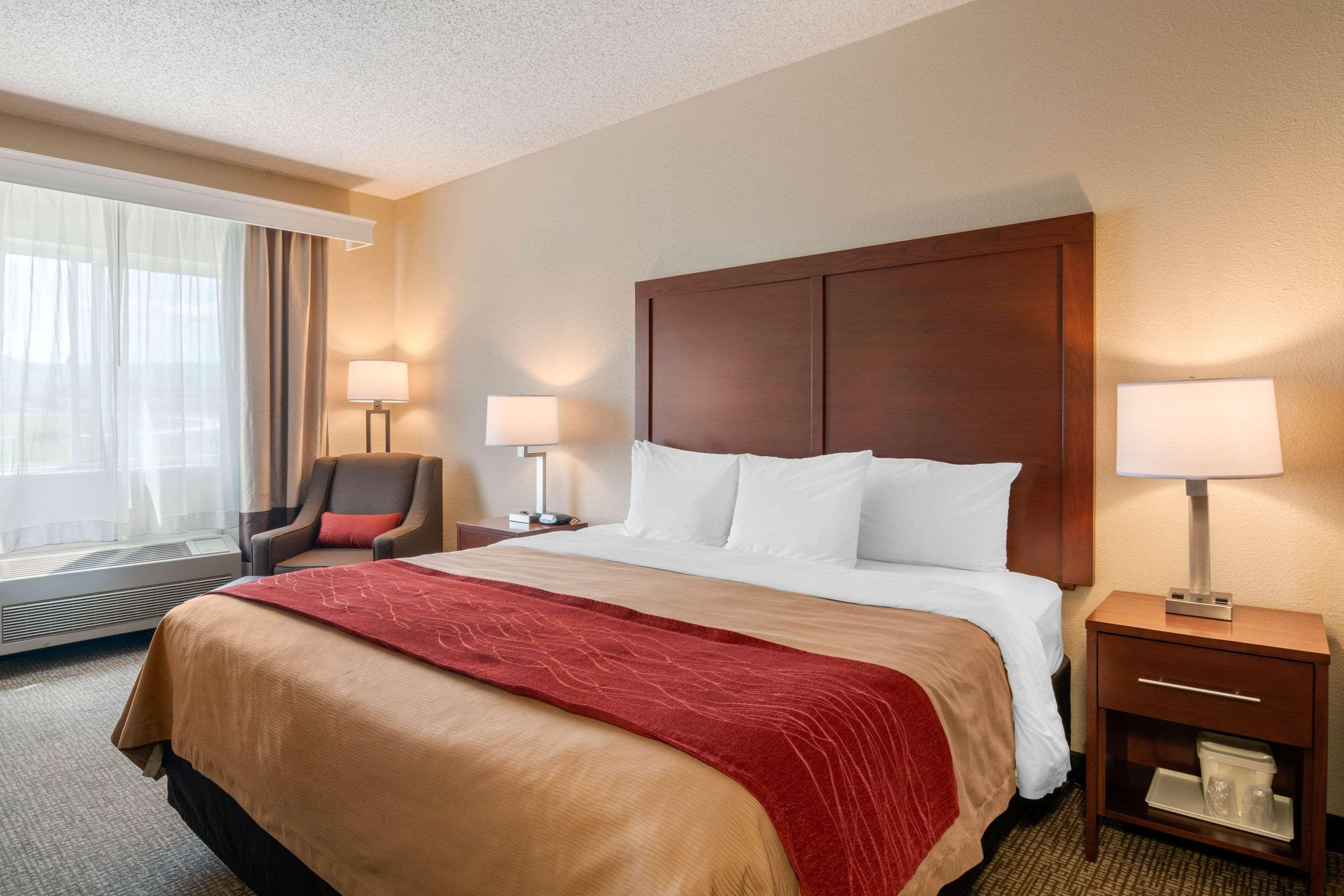 Comfort Inn Medford North Exterior photo