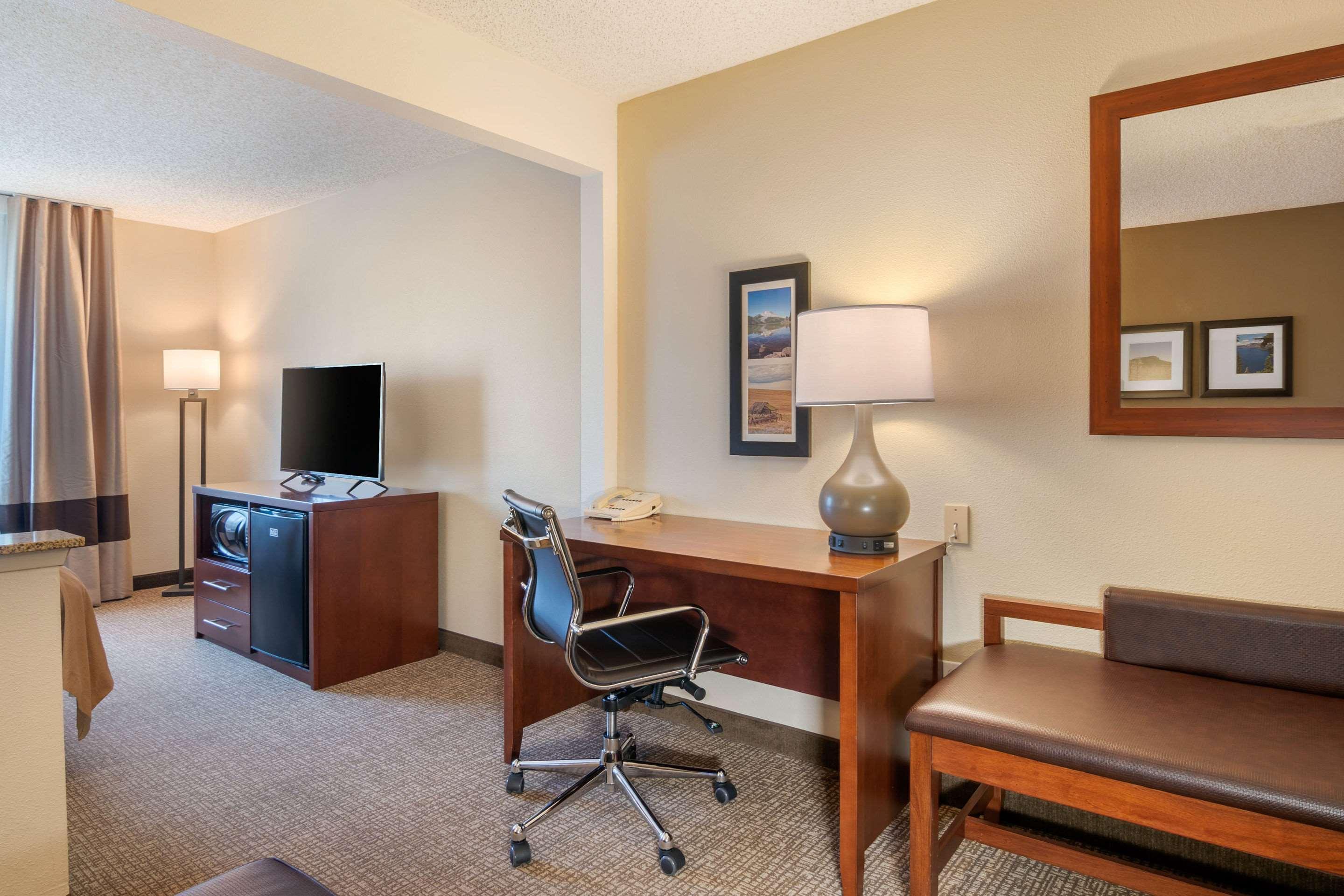 Comfort Inn Medford North Exterior photo