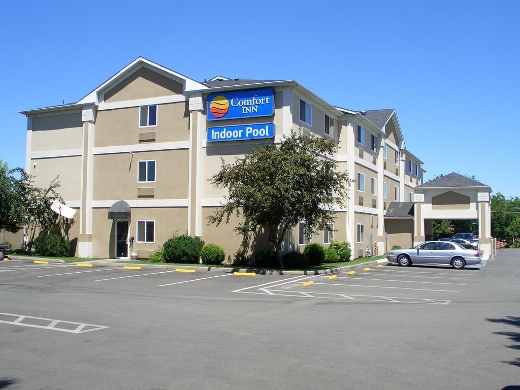 Comfort Inn Medford North Exterior photo