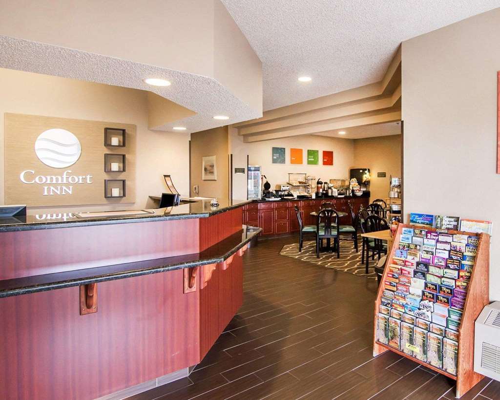 Comfort Inn Medford North Interior photo