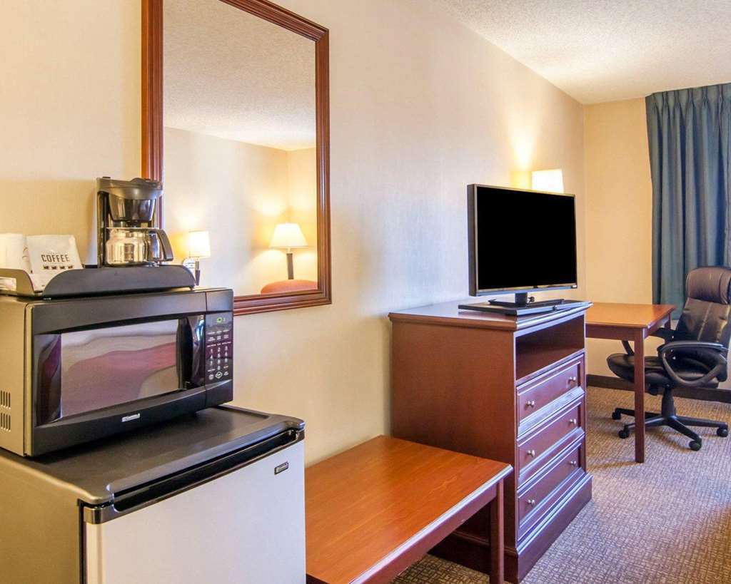 Comfort Inn Medford North Room photo
