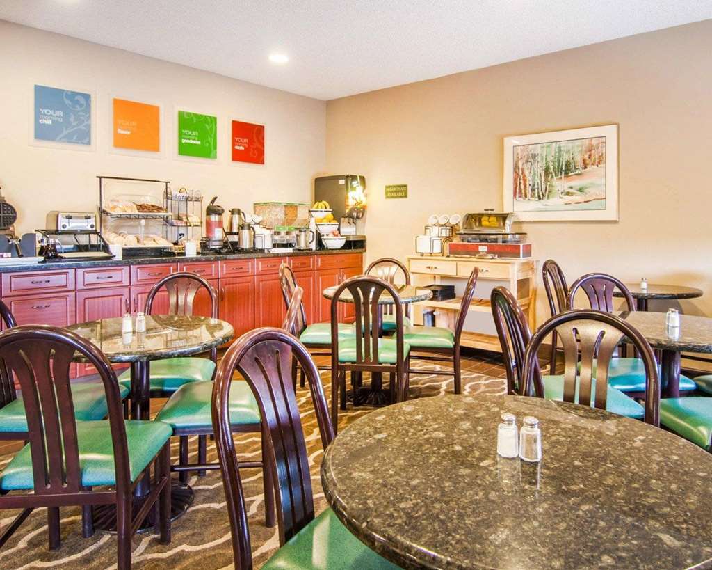 Comfort Inn Medford North Restaurant photo