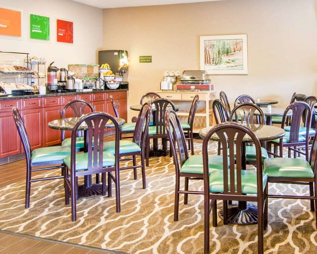 Comfort Inn Medford North Restaurant photo