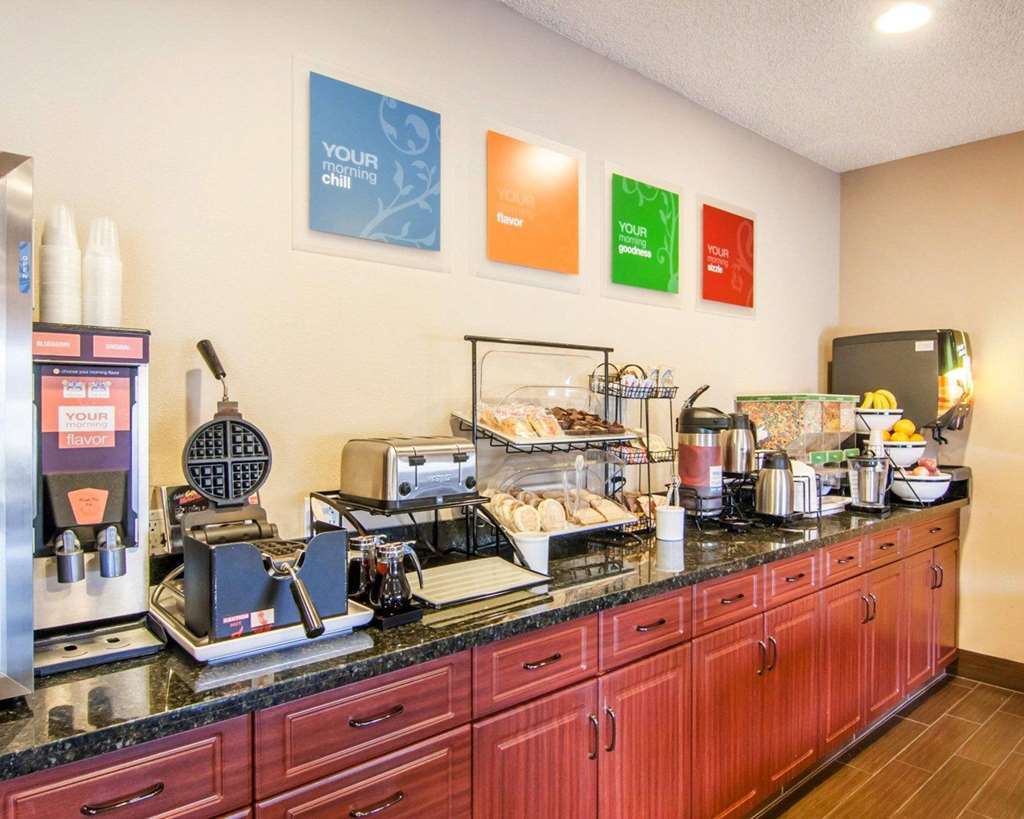 Comfort Inn Medford North Restaurant photo